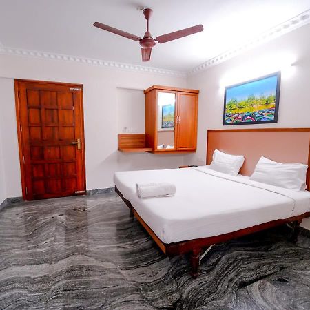 Hotel Luxe Vue - Premium Thiruvananthapuram Esterno foto