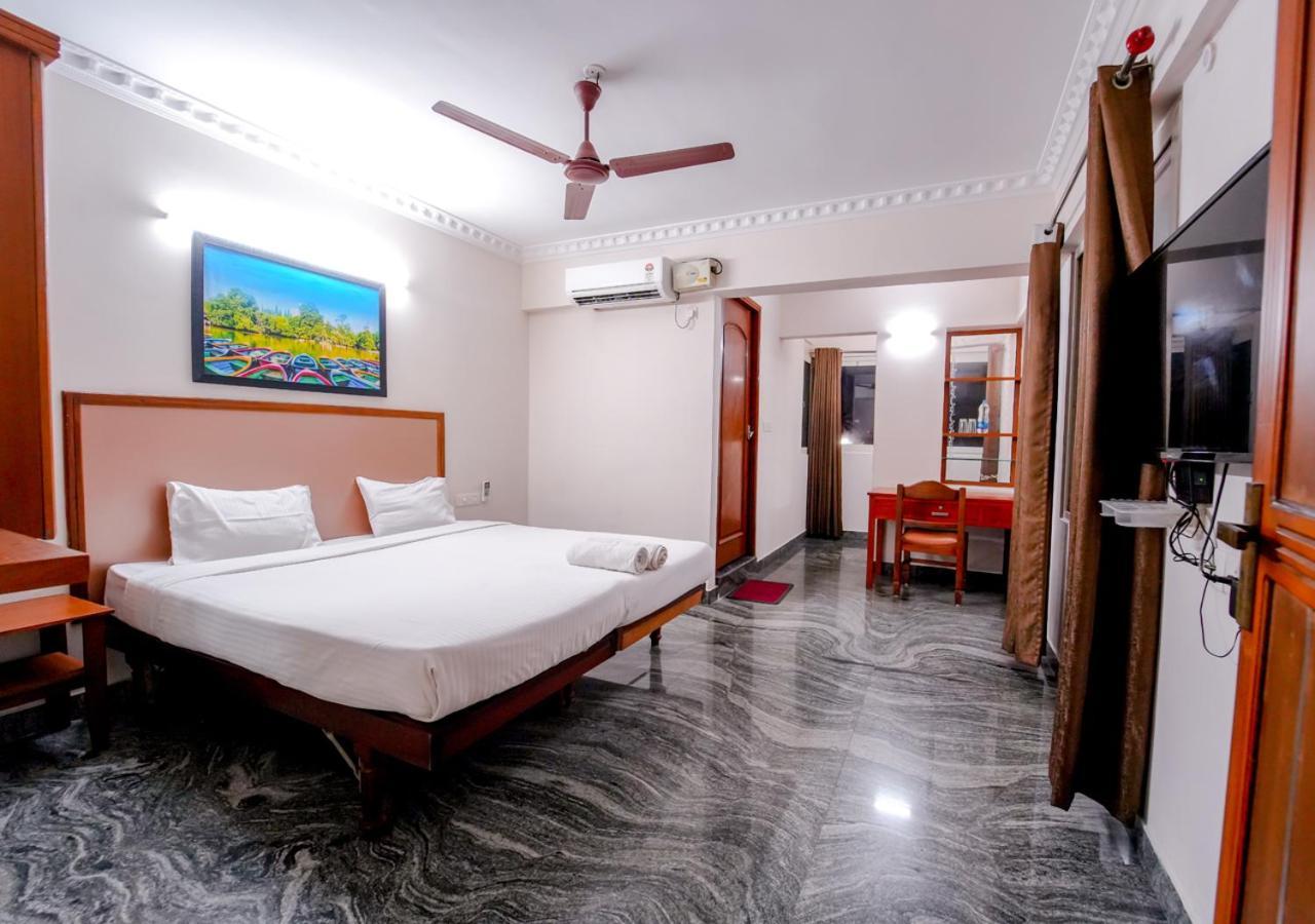 Hotel Luxe Vue - Premium Thiruvananthapuram Esterno foto