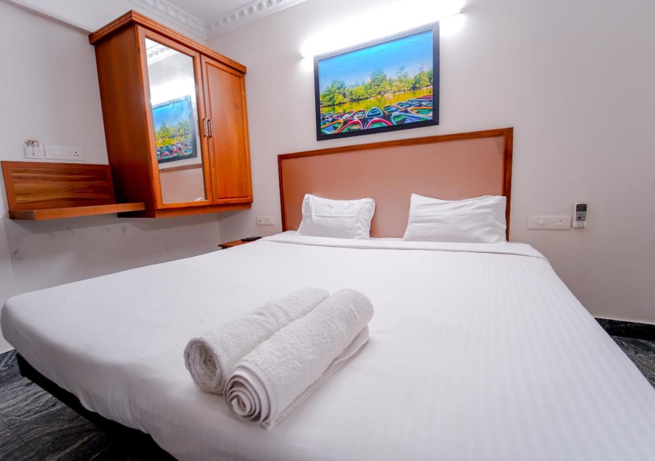 Hotel Luxe Vue - Premium Thiruvananthapuram Esterno foto