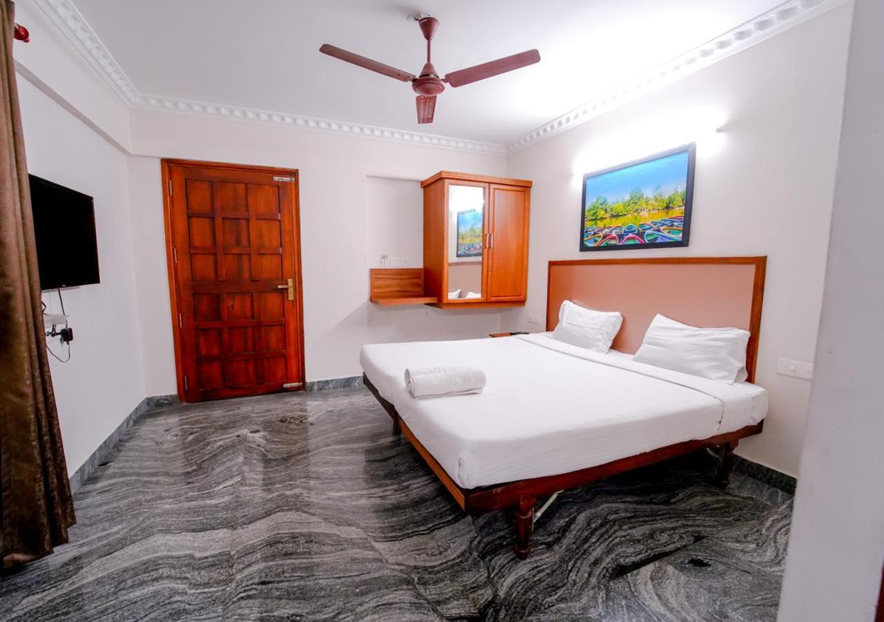 Hotel Luxe Vue - Premium Thiruvananthapuram Esterno foto